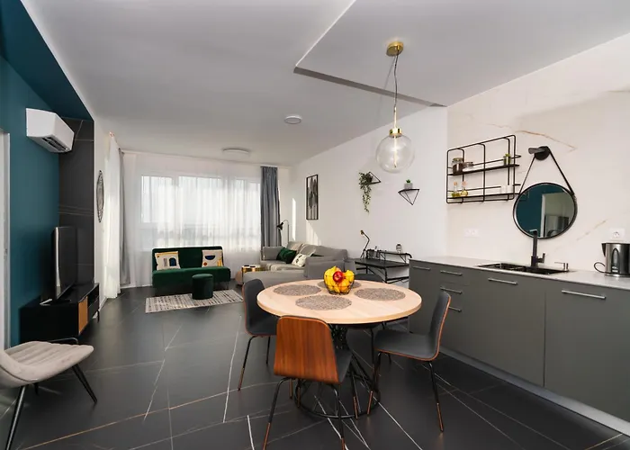 Arena Mall Galleria View And Securities Parking2 Апартамент *